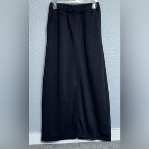 FOREVER 21~ BLK Thick Cotton Maxi Skirt. (Med)
Includes Pockets/ Back Slit.